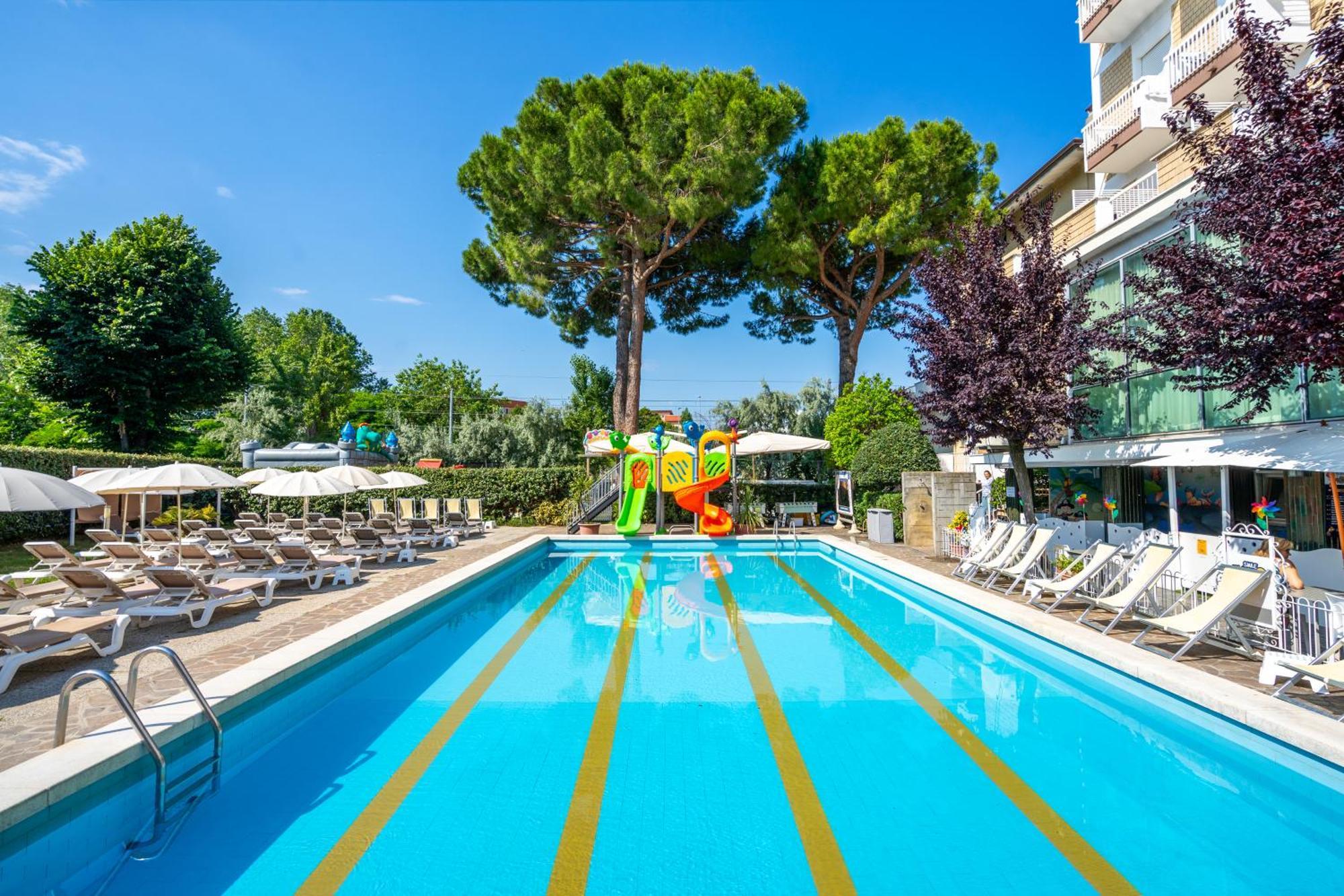 Lotus Hotel All Inclusive & Spiaggia Rimini Eksteriør bilde